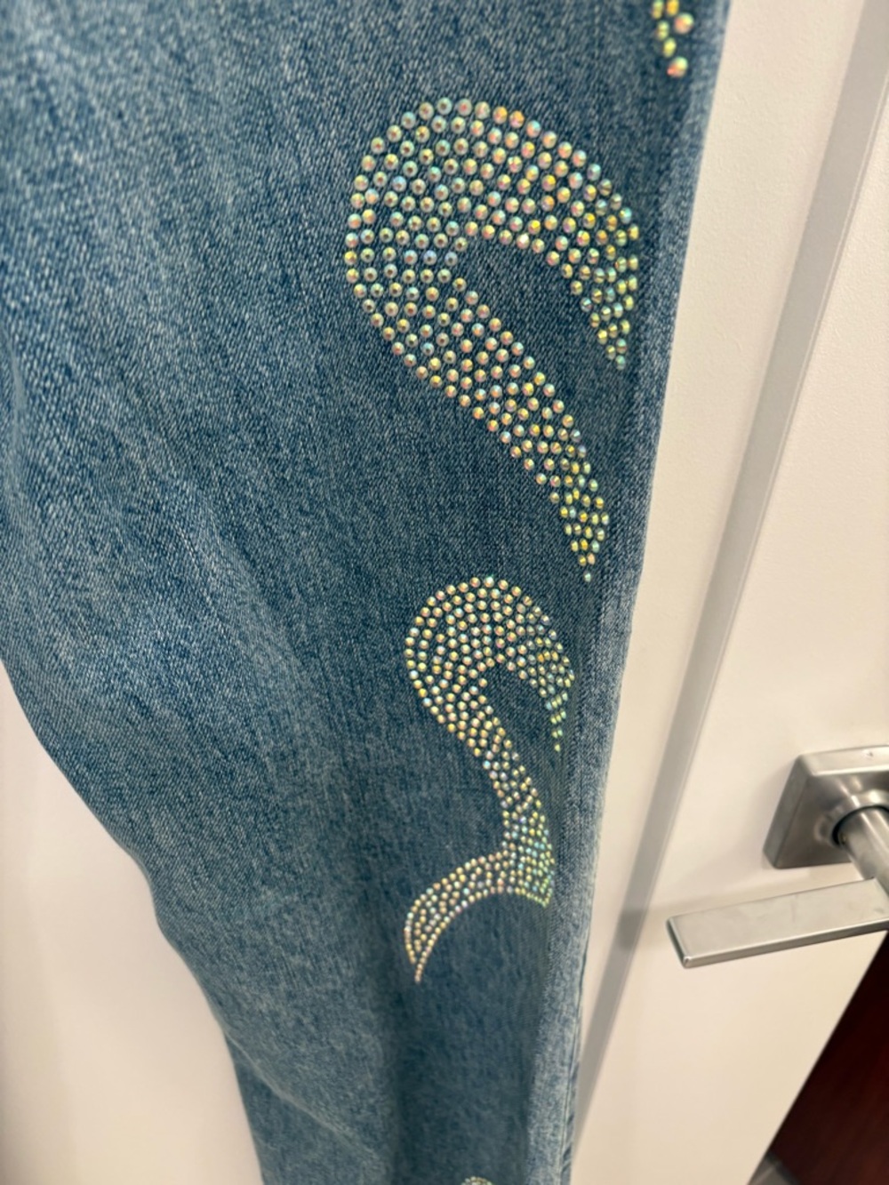 BDG Mid-rise 90s Bootcut Iridescent Rhinestone Snake Embellished Jeans Size 27 - Picture 13 of 16